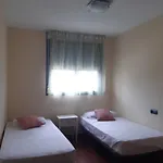 Marinas, Muy Amplio Cerca De Playa Poniente *