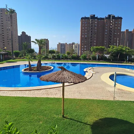 Marinas, Muy Amplio Cerca De Playa Poniente Benidorm