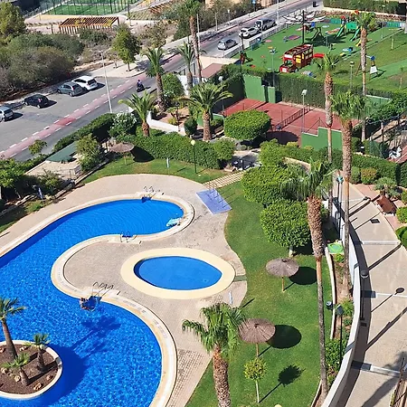 Marinas, Muy Amplio Cerca De Playa Poniente
