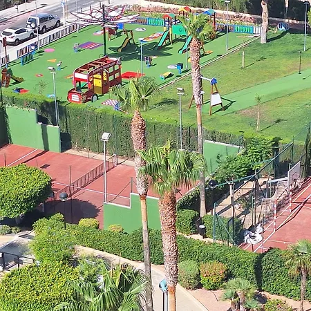 Marinas, Muy Amplio Cerca De Playa Poniente